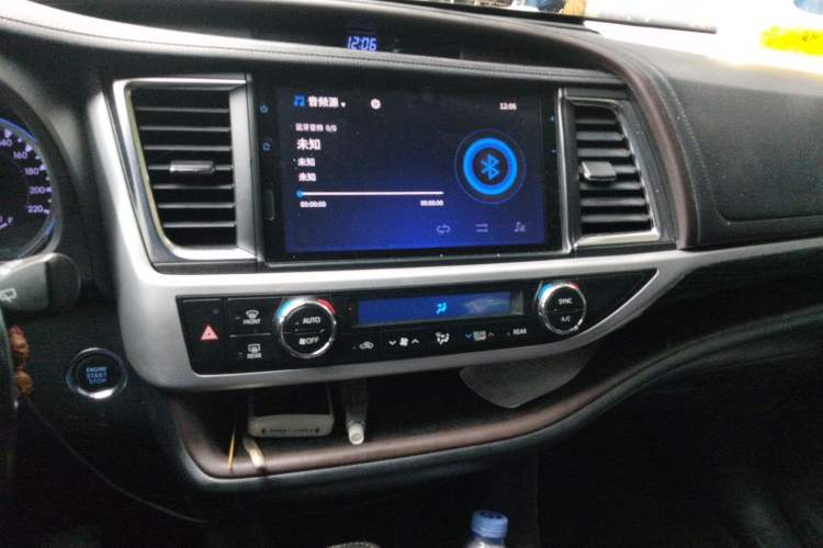 Used Toyota Highlander 2018 2.0T Four-Wheel Drive Prestige Version 7 Seats China V Emission Standard Audio And AC Panel