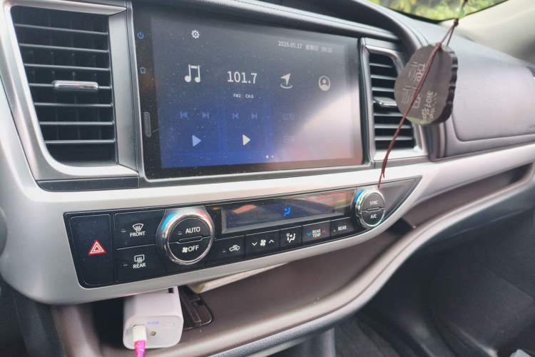 Used Toyota Highlander 2018 2.0T Four-Wheel Drive Prestige Version 7 Seats China VI Standard Audio And AC Panel