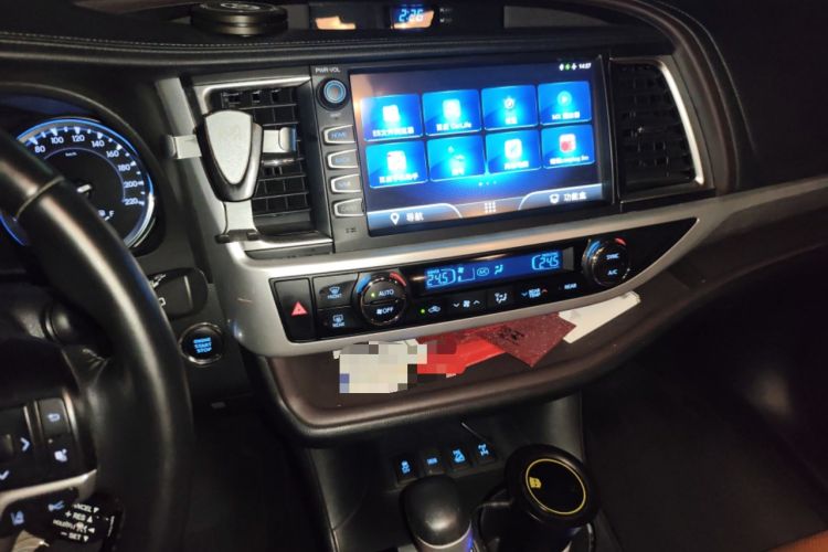 Used Toyota Highlander 2018 2.0T Four-Wheel Drive Knight Edition 7 Seats China VI Standard Audio And AC Panel