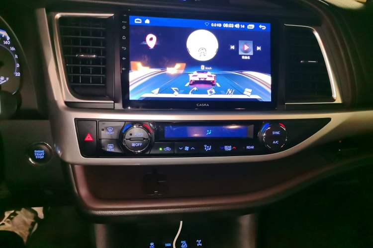 Used Toyota Highlander 2018 2.0T Four-Wheel Drive Luxury Version 7 Seats China VI Standard Audio And AC Panel