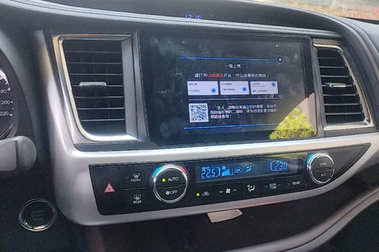 Used Toyota Highlander 2018 2.0T Two-Wheel-Drive Luxury Edition 7 Seats Emission Standard China V Audio And AC Panel