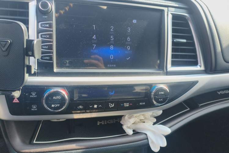 Used Toyota Highlander 2018 2.0T Four-Wheel Drive Luxury Version 7 Seats China VI Standard