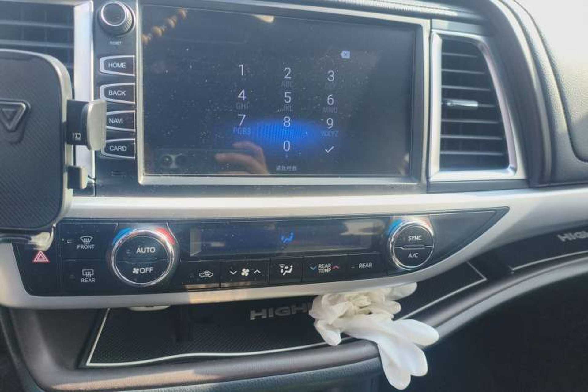 Used Toyota Highlander 2018 2.0T Four-Wheel Drive Luxury Version 7 Seats China VI Standard Audio And AC Panel