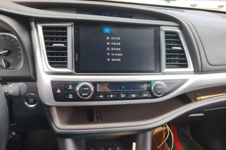 Used Toyota Highlander 2018 2.0T Four-Wheel Drive Prestige Version 7 Seats China VI Standard Audio And AC Panel