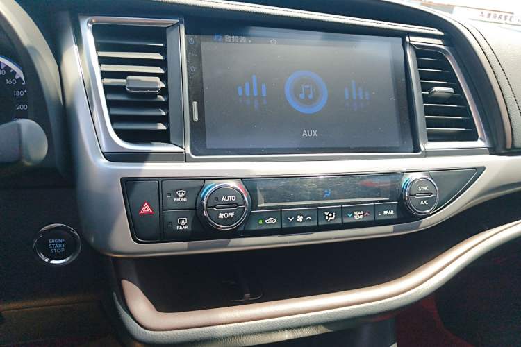 Used Toyota Highlander 2018 2.0T Four-Wheel Drive Prestige Version 7 Seats China VI Standard Audio And AC Panel