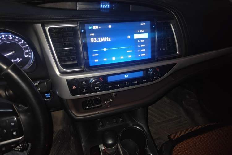Used Toyota Highlander 2018 2.0T Four-Wheel Drive Prestige Version 7 Seats China VI Standard Audio And AC Panel