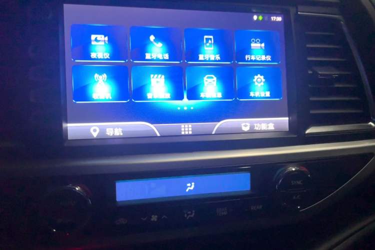 Used Toyota Highlander 2018 2.0T Four-Wheel Drive Luxury Version 7 Seats China VI Standard Audio And AC Panel