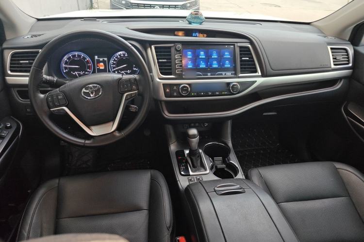 Used Toyota Highlander 2018 2.0T Four-Wheel Drive Luxury Edition 7 Seats China V Emission Standard Center Console