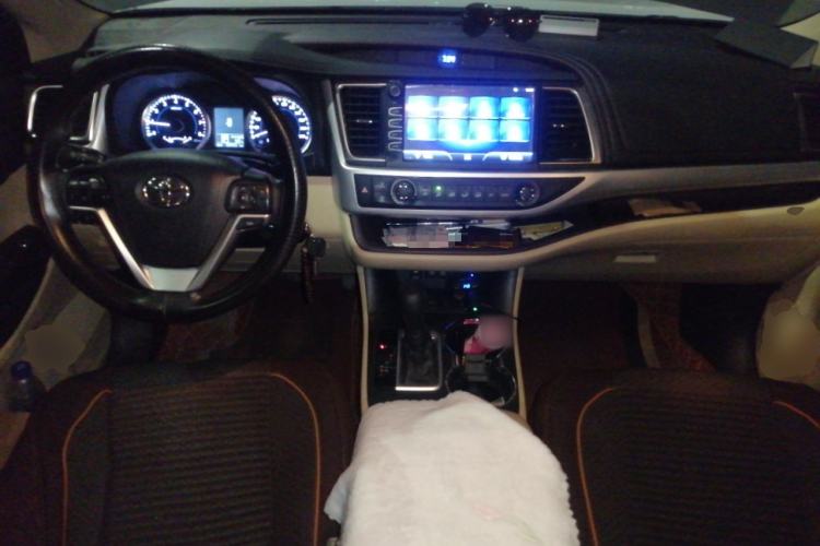 Used Toyota Highlander 2018 2.0T Four-Wheel Drive Elite Edition 7 Seats China VI Standard Center Console