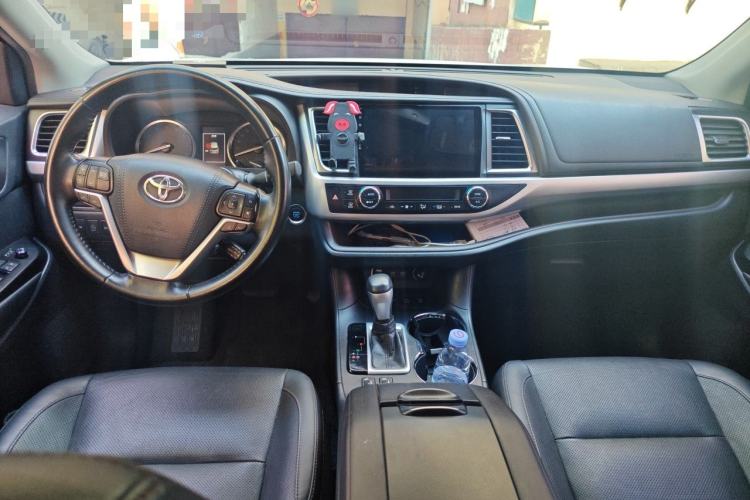 Used Toyota Highlander 2018 2.0T Four-Wheel Drive Luxury Version 7 Seats China VI Standard Center Console