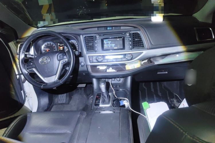 Used Toyota Highlander 2018 2.0T Four-Wheel Drive Luxury Edition 7 Seats China V Emission Standard Center Console