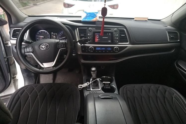 Used Toyota Highlander 2018 2.0T Four-Wheel Drive Luxury Edition 7 Seats China V Emission Standard Center Console