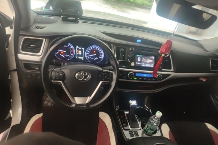 Used Toyota Highlander 2018 2.0T Four-Wheel Drive Luxury Edition 7 Seats China V Emission Standard Center Console