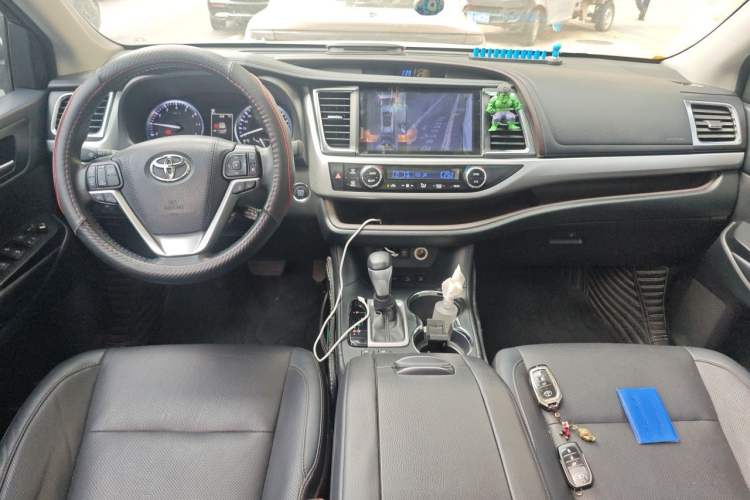 Used Toyota Highlander 2018 2.0T Four-Wheel Drive Prestige Version 7 Seats China VI Standard Center Console