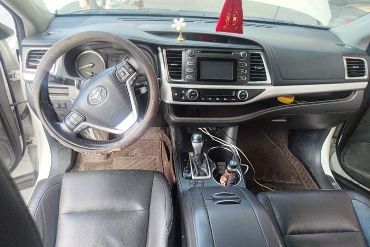 Used Toyota Highlander 2018 2.0T Four-Wheel Drive Luxury Edition 7 Seats China V Emission Standard Center Console