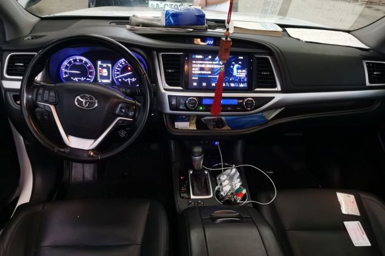 Used Toyota Highlander 2018 2.0T Four-Wheel Drive Prestige Version 7 Seats China VI Standard Center Console