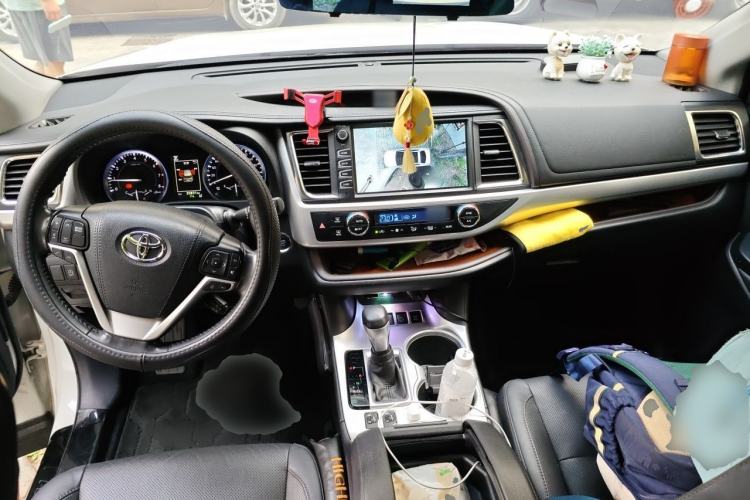 Used Toyota Highlander 2018 2.0T Four-Wheel Drive Luxury Edition 7 Seats China V Emission Standard Center Console