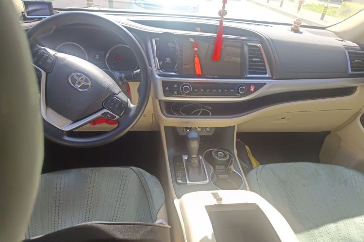 Used Toyota Highlander 2018 2.0T Four-Wheel Drive Elite Edition 7 Seats China VI Standard Center Console
