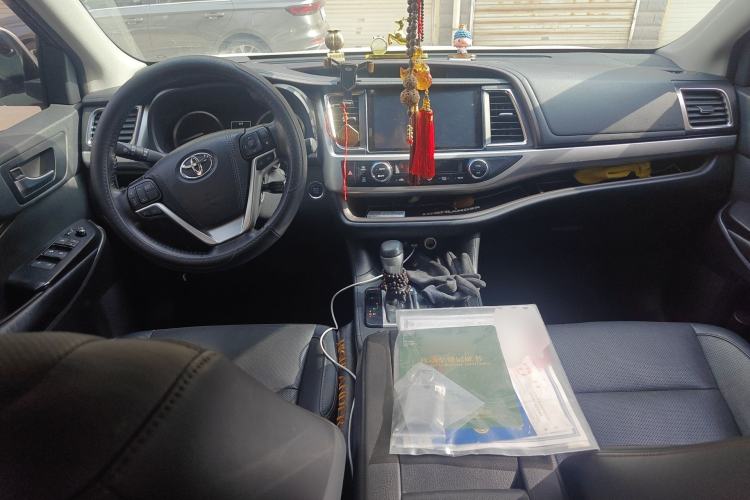 Used Toyota Highlander 2018 2.0T Four-Wheel Drive Prestige Version 7 Seats China V Emission Standard Center Console
