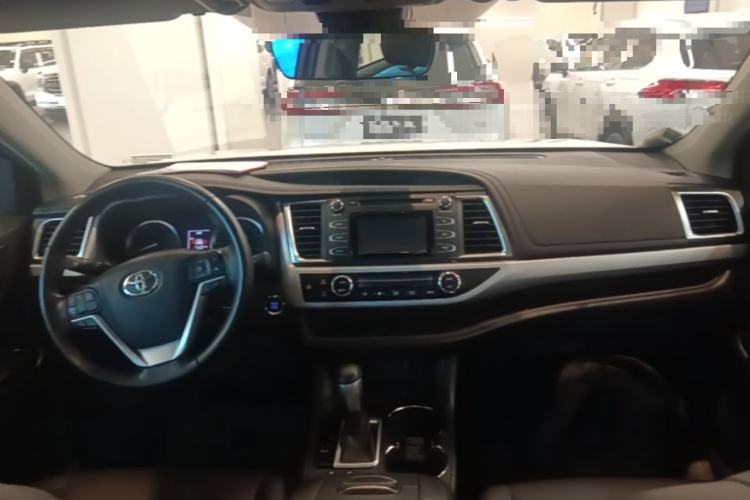 Used Toyota Highlander 2018 2.0T Four-Wheel Drive Luxury Version 7 Seats China VI Standard Center Console