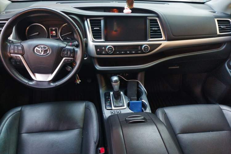 Used Toyota Highlander 2018 2.0T Four-Wheel Drive Prestige Version 7 Seats China V Emission Standard Center Console