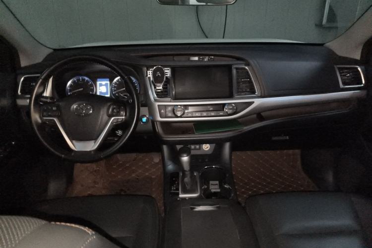 Used Toyota Highlander 2018 2.0T Four-Wheel Drive Prestige Version 7 Seats China V Emission Standard Center Console