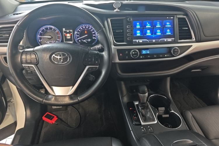 Used Toyota Highlander 2018 2.0T Four-Wheel Drive Luxury Version 7 Seats China VI Standard Center Console