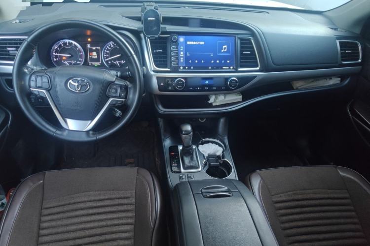 Used Toyota Highlander 2018 2.0T Four-Wheel Drive Luxury Version 7 Seats China VI Standard Center Console