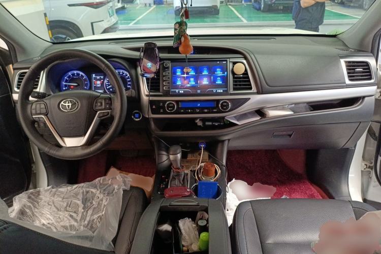 Used Toyota Highlander 2018 2.0T Four-Wheel Drive Luxury Version 7 Seats China VI Standard Center Console