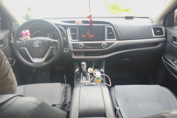 Used Toyota Highlander 2018 2.0T Four-Wheel Drive Luxury Edition 7 Seats China V Emission Standard Center Console