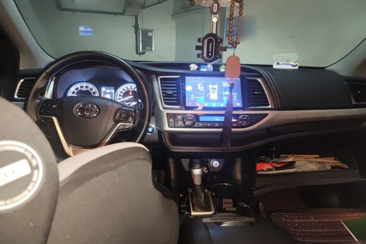 Used Toyota Highlander 2018 2.0T Four-Wheel Drive Luxury Version 7 Seats China VI Standard Center Console