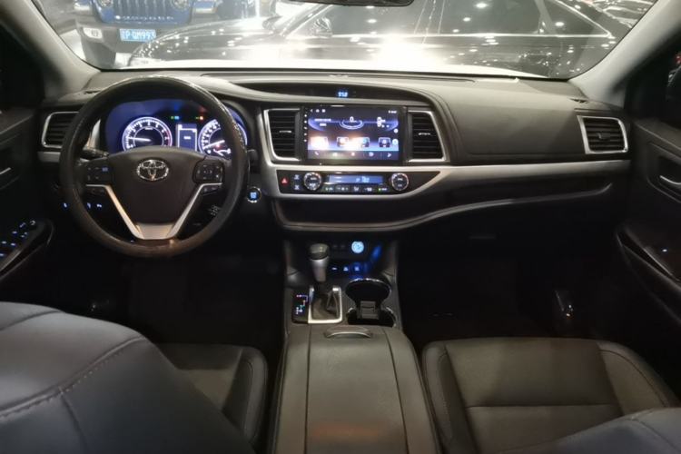 Used Toyota Highlander 2018 2.0T Four-Wheel Drive Luxury Version 7 Seats China VI Standard Center Console