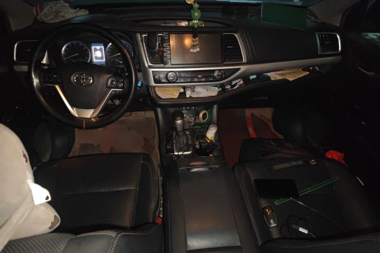 Used Toyota Highlander 2018 2.0T Four-Wheel Drive Luxury Version 7 Seats China VI Standard Center Console