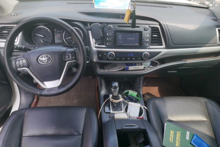 Used Toyota Highlander 2018 2.0T Four-Wheel Drive Luxury Edition 7 Seats China V Emission Standard Center Console