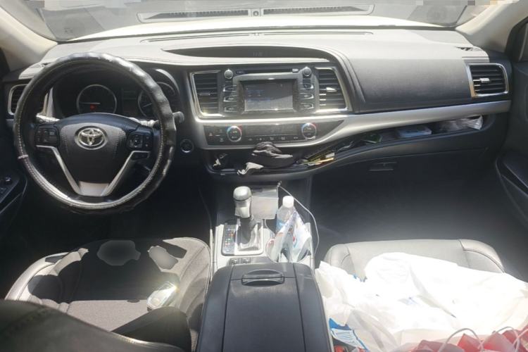 Used Toyota Highlander 2018 2.0T Four-Wheel Drive Luxury Edition 7 Seats China V Emission Standard Center Console