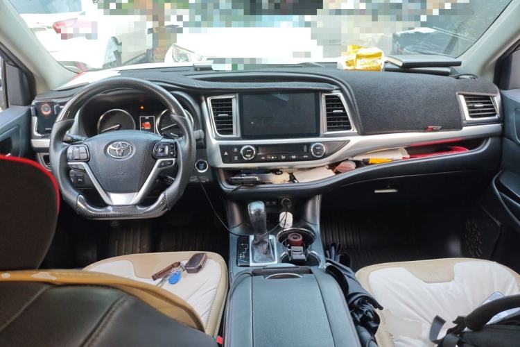 Used Toyota Highlander 2018 2.0T Four-Wheel Drive Luxury Edition 7 Seats China V Emission Standard Center Console