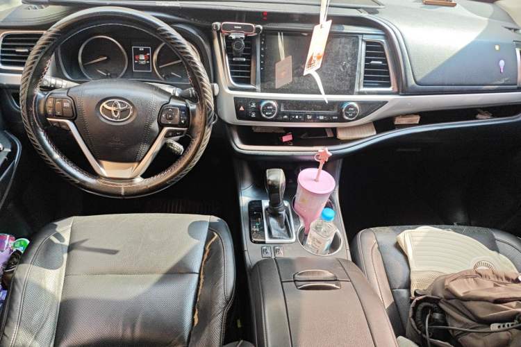 Used Toyota Highlander 2018 2.0T Four-Wheel Drive Luxury Edition 7 Seats China V Emission Standard Center Console