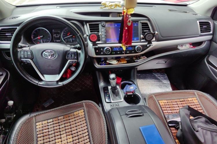 Used Toyota Highlander 2018 2.0T Four-Wheel Drive Luxury Edition 7 Seats China V Emission Standard Center Console