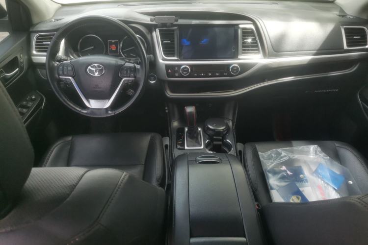 Used Toyota Highlander 2018 2.0T Four-Wheel Drive Supreme Edition 7-Seater China VI Center Console