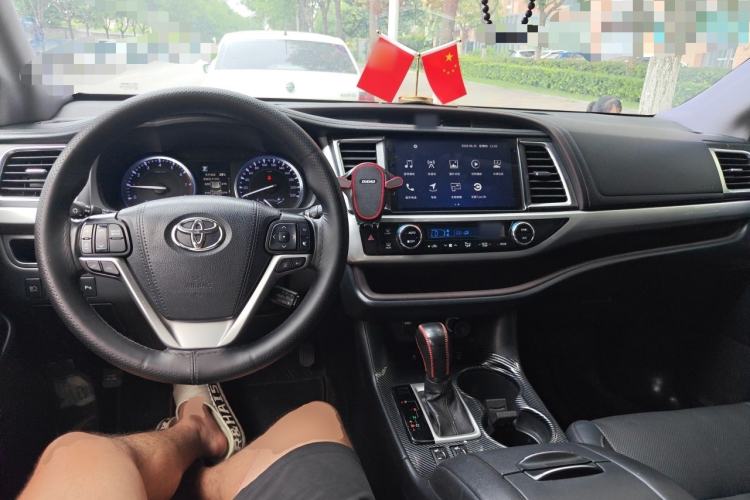 Used Toyota Highlander 2018 2.0T Four-Wheel Drive Prestige Version 7 Seats China VI Standard Center Console