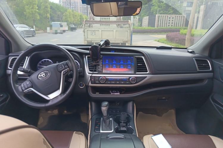 Used Toyota Highlander 2018 2.0T Four-Wheel Drive Luxury Version 7 Seats China VI Standard Center Console