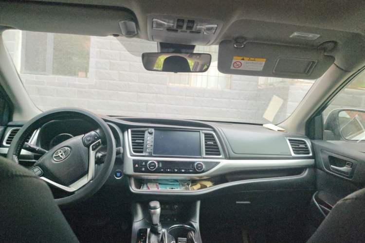 Used Toyota Highlander 2018 2.0T Four-Wheel Drive Luxury Version 7 Seats China VI Standard Center Console