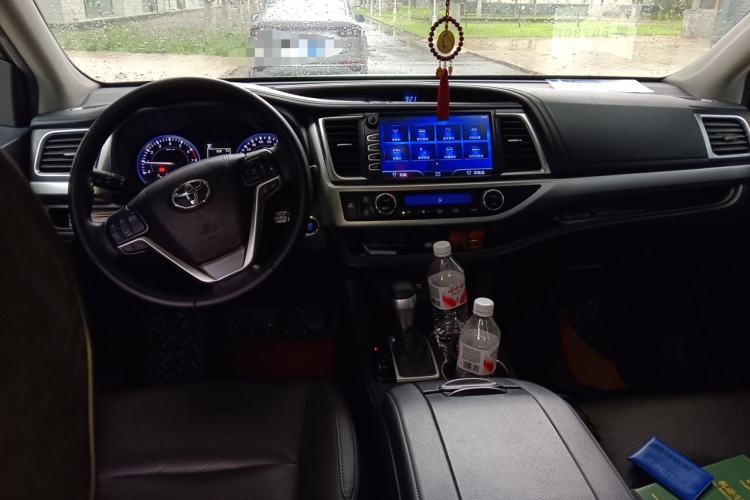 Used Toyota Highlander 2018 2.0T Four-Wheel Drive Luxury Version 7 Seats China VI Standard Center Console