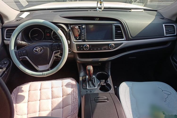 Used Toyota Highlander 2018 2.0T Four-Wheel Drive Luxury Edition 7 Seats China V Emission Standard Center Console