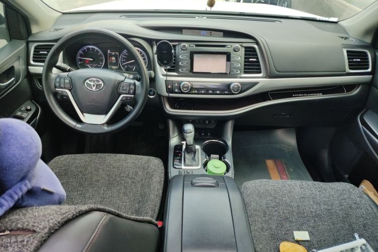 Used Toyota Highlander 2018 2.0T Four-Wheel Drive Luxury Version 7 Seats China VI Standard Center Console