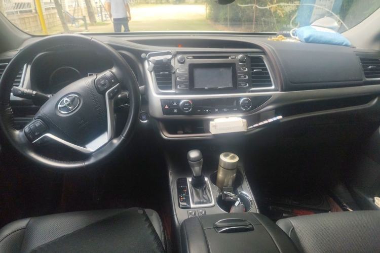 Used Toyota Highlander 2018 2.0T Four-Wheel Drive Luxury Version 7 Seats China VI Standard Center Console