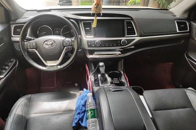 Used Toyota Highlander 2018 2.0T Four-Wheel Drive Supreme Edition 7-Seater China VI Center Console