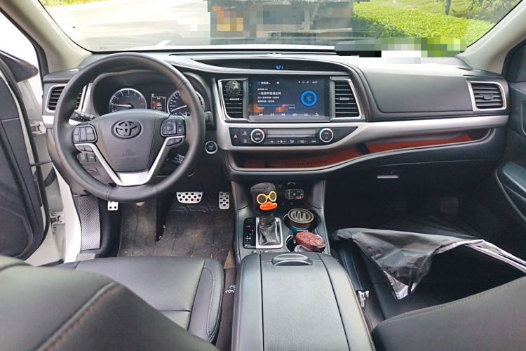 Used Toyota Highlander 2018 2.0T Four-Wheel Drive Prestige Version 7 Seats China V Emission Standard Center Console