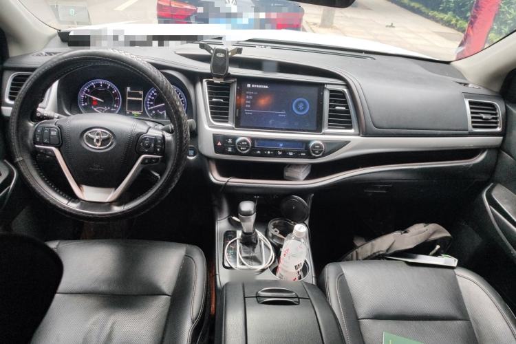Used Toyota Highlander 2018 2.0T Four-Wheel Drive Prestige Version 7 Seats China V Emission Standard Center Console
