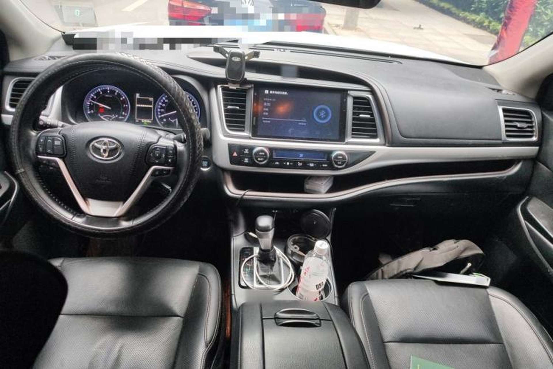 Used Toyota Highlander 2018 2.0T Four-Wheel Drive Prestige Version 7 Seats China V Emission Standard Center Console